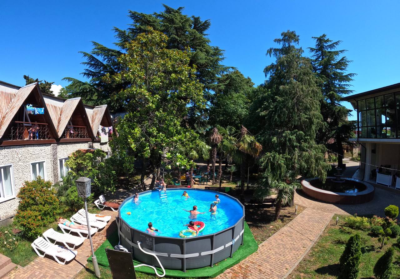 Гостевые дома Лазаревского с бассейном — снять недорого по ценам 